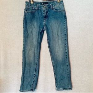 Women’s Levi’s jeans straight leg